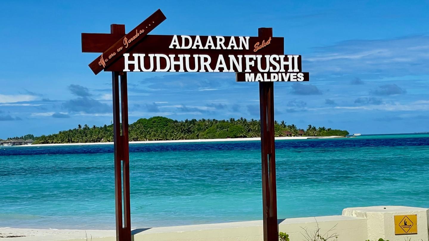 Maldives Adaaran hotel beach