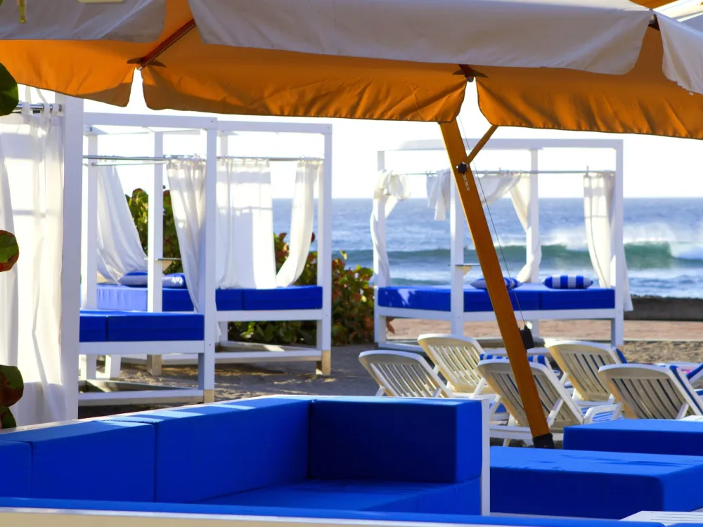 Balinesiska solsängar på Hotell Villa Cortes, Playa de Las Américas Teneriffa