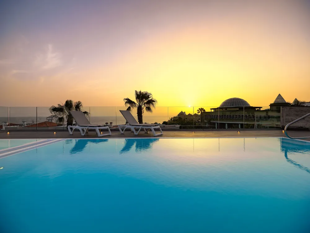 Takterass med pool Hotell Colon Guanahany, Playa de las Americas Teneriffa
