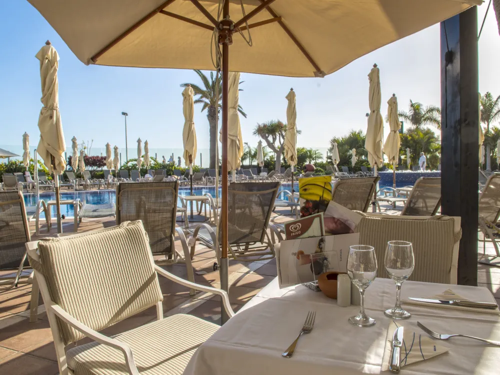 Poolbar på IFA Faro Hotell, Maspalomas Gran Canaria, Signaturresor