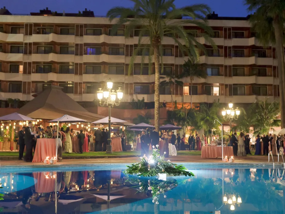 Cocktail vid poolen på Hotell Botanico & The Oriental Spa Garden, Puerto de la Cruz Teneriffa