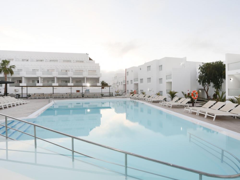 Pool på Hotell Lanzarote Aequora Suites, Puerto del Carmen