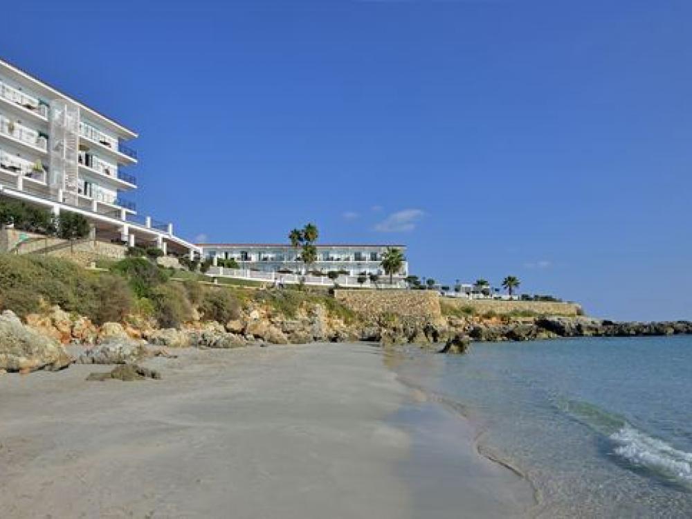 Stranden vid Hotell Sol Beach House, Santo Tomas Menorca