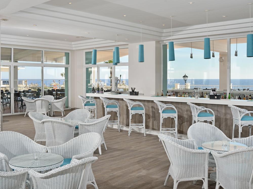 Bar på Hotell Sol Beach House, Santo Tomas Menorca