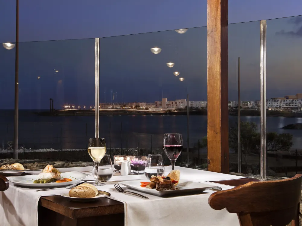 Havsutsikt från restaurang på Hotell Melia Salinas, Costa Teguise Lanzarote