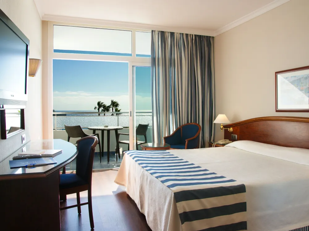 VIK Hotel San Antonio: Klassiskt hotell med idealiskt strandläge i Puerto del Carmen