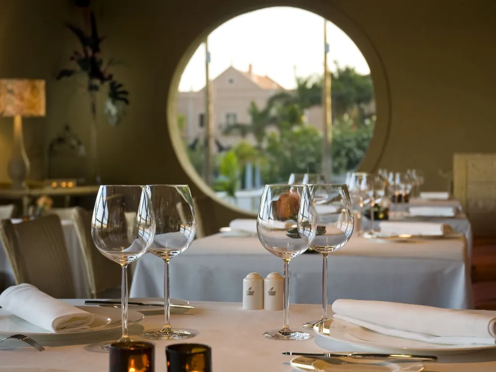 Gran Hotel Bahía del Duque Resort: Flärdfull lyx för livsnjutaren