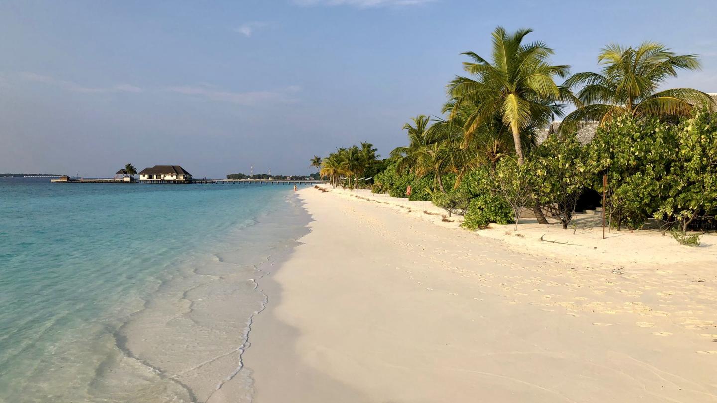 Maldives Adaaran hotel beach